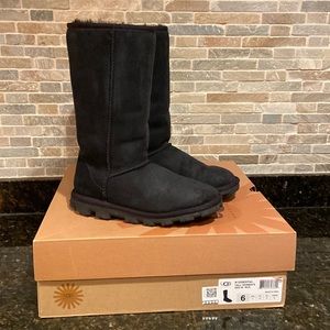 UGG tall women’s black boots- size 6-gently worn
